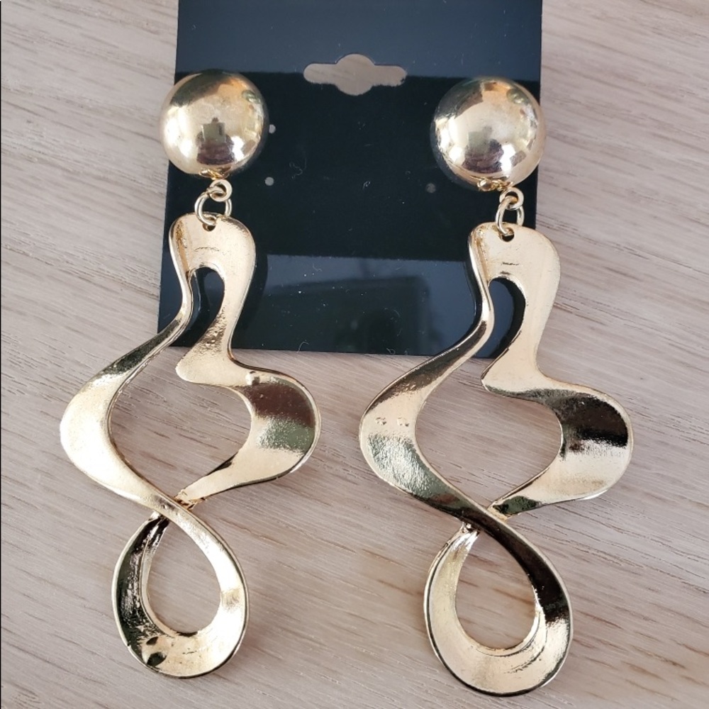 Drop earrings